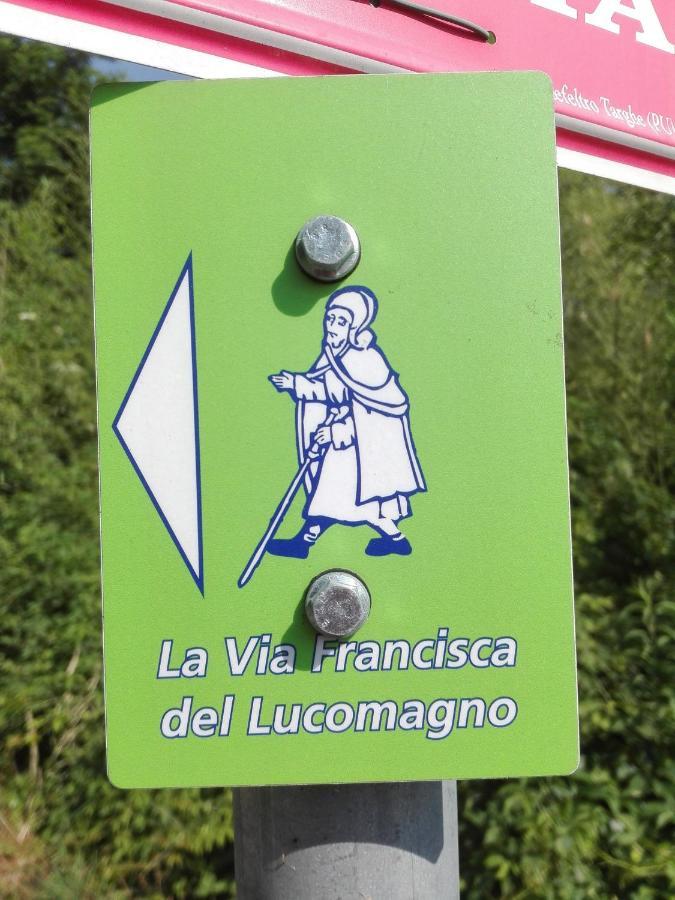 Il Casolare Del Medio Olona Bed & Breakfast Fagnano Olona Bagian luar foto
