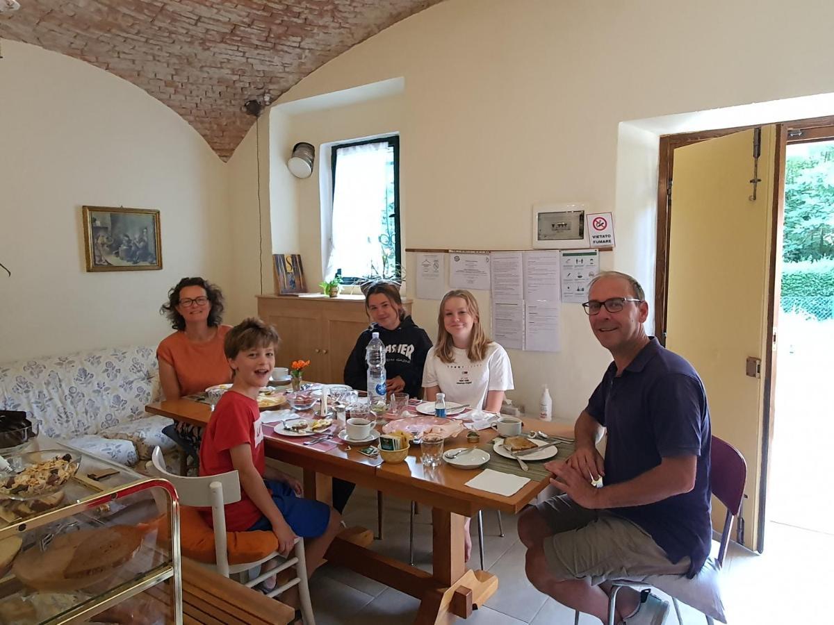 Il Casolare Del Medio Olona Bed & Breakfast Fagnano Olona Bagian luar foto